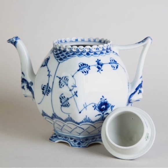 Royal Copenhagen Blue Fluted Full Lace Porcelain Teapot with Lid. Handmade - Picture 2 of 12